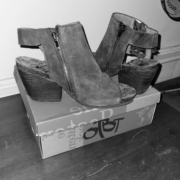 OTBT Flower Child Brown size 8 - Picture 2 of 5